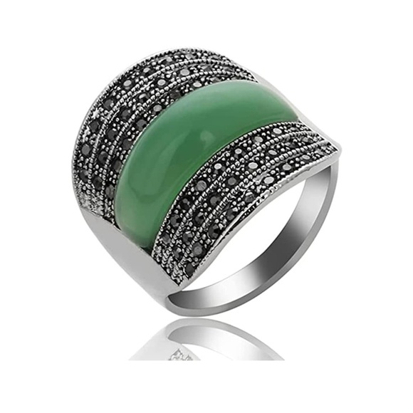 Vintage Green Crystal and Silver Statement Ring Size 8 - Picture 6 of 6